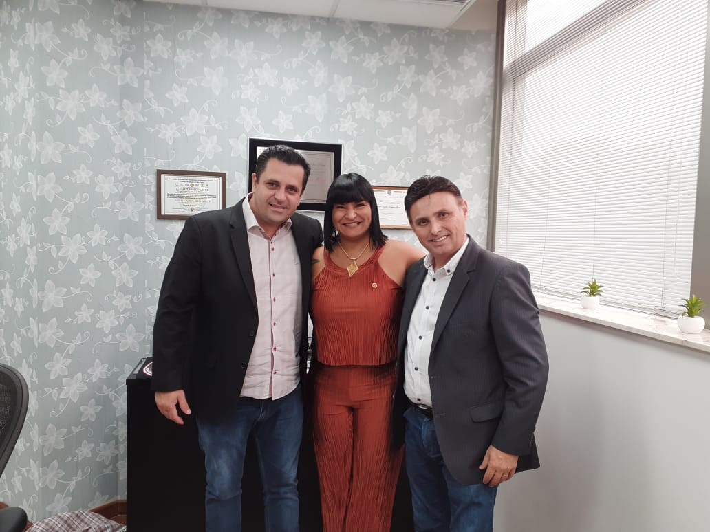 20191023_Celso Ávila e Carlos Fontes entregam ofícios à deputada Adriana Borgo